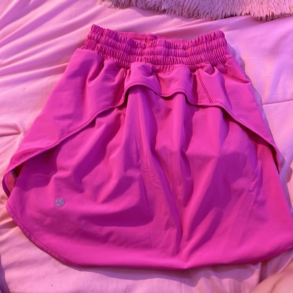 SONIC PINK LULULEMON SKIRT - Picture 2 of 3